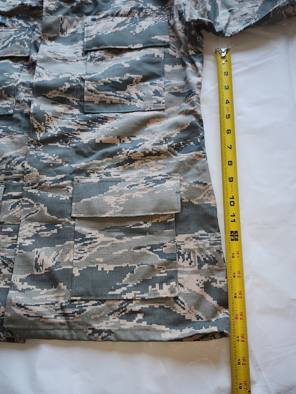 US ARMY Force Utility Camouflage Pattern Coat Men's Size 36L Is Used
